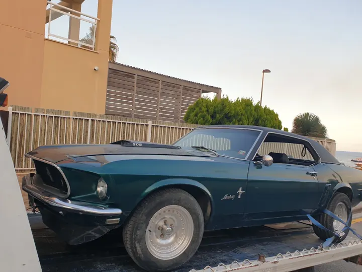 Klassischer Ford Mustang auf dem Plateau